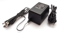 Tomanek TMK1000-9D 9V DC 1000mA - zasilacz do efektów gitarowych